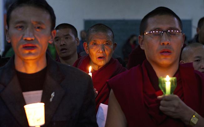 Exiled Tibetans participate in a candlelit vigil to show solidarity with self-immolators in Tibet in Dharmsala, India, on November 28. Photo: AP 
