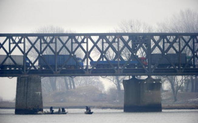 Vehicles drive towards the North Korean border town of Siniuju along the Sino-Korean Friendship Bridge in the Chinese border city of Dandong, in China's northeastern Liaoning province on December 14. Photo: AFP