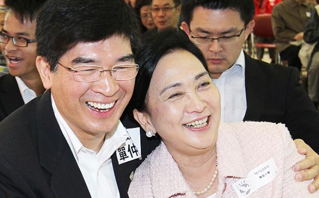 Sin Chung-kai and Emily Lau Wai-hing attend the Democratic Party chairmanship election at Caritas Community Centre in Prince Edward on Sunday. Photo: Dickson Lee