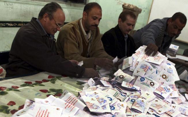 Officials count ballots after polls close on Saturday in Bani Sweif, about 115 km south of Cairo. Photo: Reuters