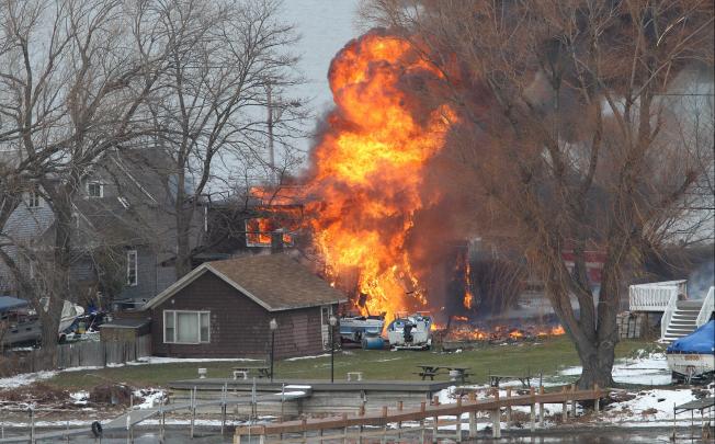 Houses ablaze after Spengler set fires and killed firemen. Photo: AP