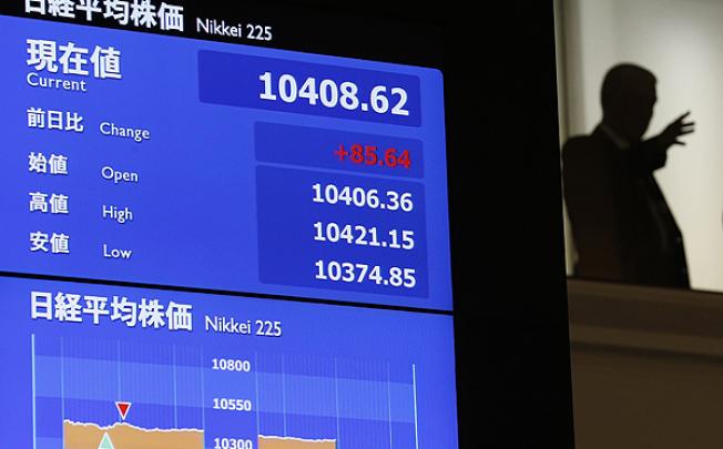 A boards shows the close of the Nikkei stock average at the end of trading for 2012 at the Tokyo Stock Exchange. Photo: Reuters
