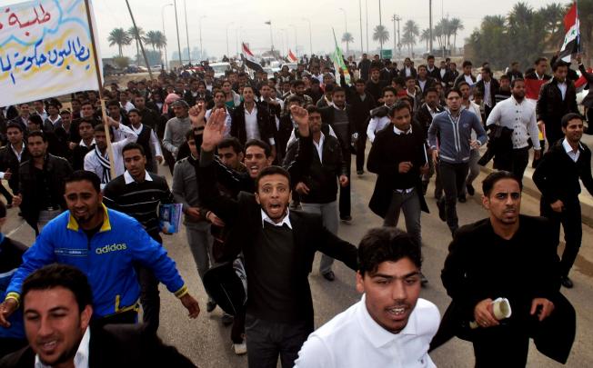 Iraqi protesters blocked a road to Syria and Jordan. Photo: AP