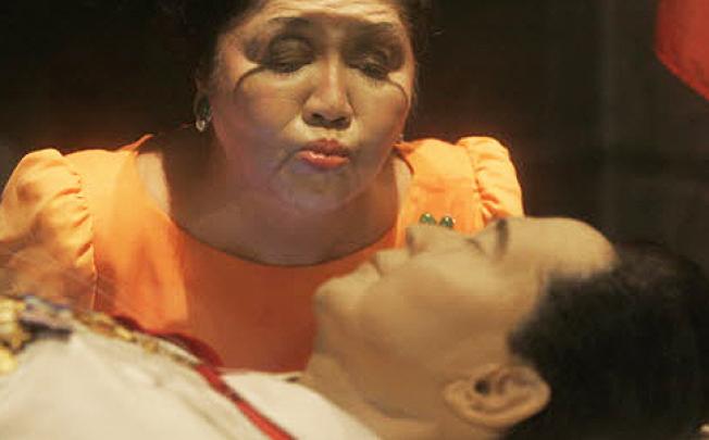  Imelda Marcos kisses the glass coffin of her husband, the late strongman Ferdinand Marcos, in 2010. Photo: AP