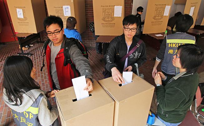 People vote at a polling station in Hong Kong Polytechnic University in Hung Hom in the mock chief executive election. Photo: Dickson Lee