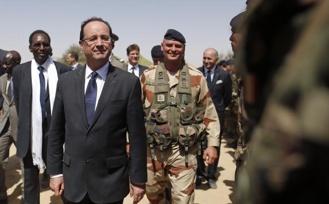 France's President Francois Hollande arrives at the airport with Mali's interim president Dioncounda Traore, after visiting the centre of Timbuktu. Photo: Reuters