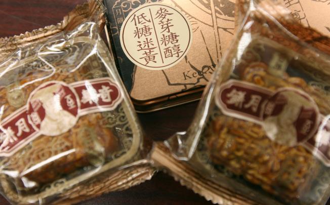 The mooncake case in Hong Kong in 2009, in which a company director was sentenced to two months' imprisonment for offering 15 boxes of mooncakes to police officers, highlights how gifts of relatively small value are still caught by local anti-bribery laws. Photo: K.Y. Cheng