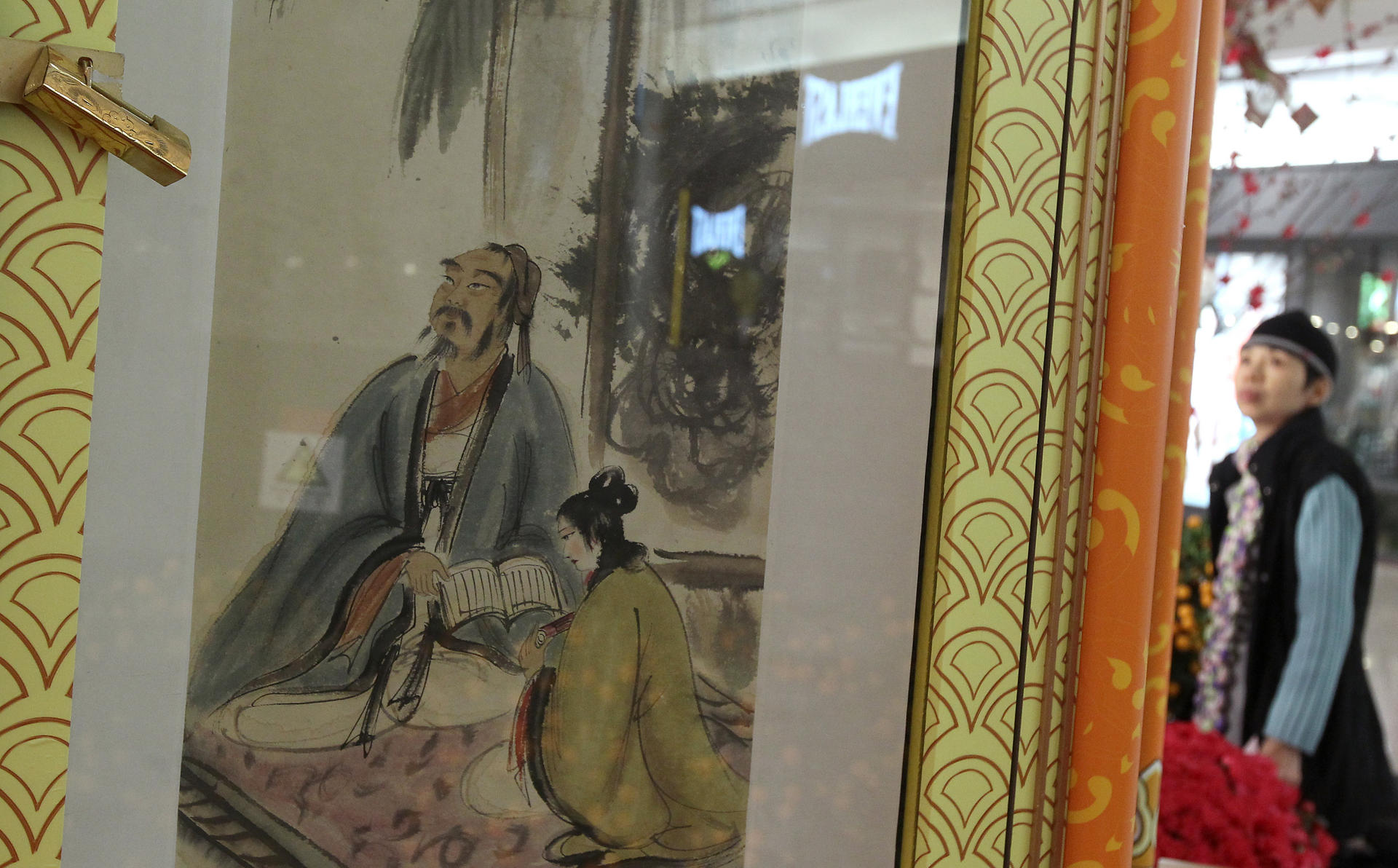 The 15 works exhibited in Plaza Hollywood are forgeries, says the granddaughter of master painter Fu Baoshi. Photo: K. Y. Cheng