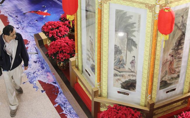 Fu Baoshi's granddaughter, Jenny Pat, says the paintings on display are fakes. Photo: K.Y.Cheng