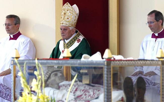 Pope Benedict XVI leads a mass near the relics of Saint Celestino V during his pastoral visit to Italy in 2010. Photo: Reuters