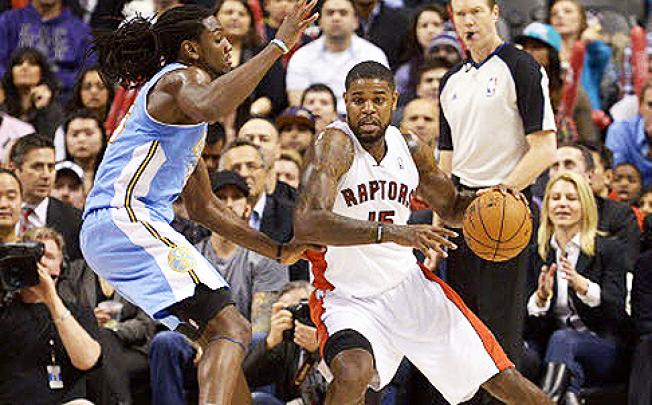 Toronto Raptors Amir Johnson (R) moves around Denver Nuggets Kenneth Faried during the second half of their NBA basketball game in Toronto. Photo: Reuters