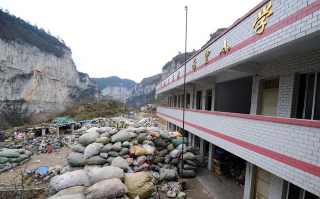 Hong Kong Lingquan Laoshan primary school has been turned into a rubbish dump. SCMP Photos