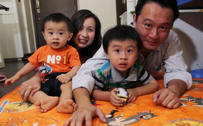 Happy father Ivan Wong and his wife, Shelley Lo, with their sons at home in Kowloon City. Thanks to new company policy, Ivan was able to enjoy paternity leave when they gave birth to their children. Photo: Edmond So