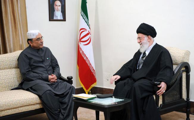 Iranian Supreme Leader Ayatollah Ali Khamenei talks with Pakistan's President Asif Ali Zardari during a meeting for the gas pipeline project. Photo: AFP