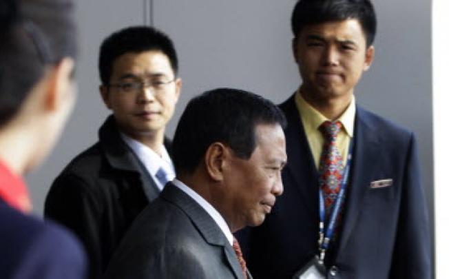 Philippine Vice-President Jejomar Binay (centre). Photo: Reuters