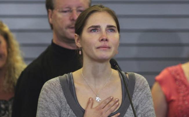 Amanda Knox pauses emotionally while speaking during a news conference at Sea-Tac International Airport. Photo: AFP