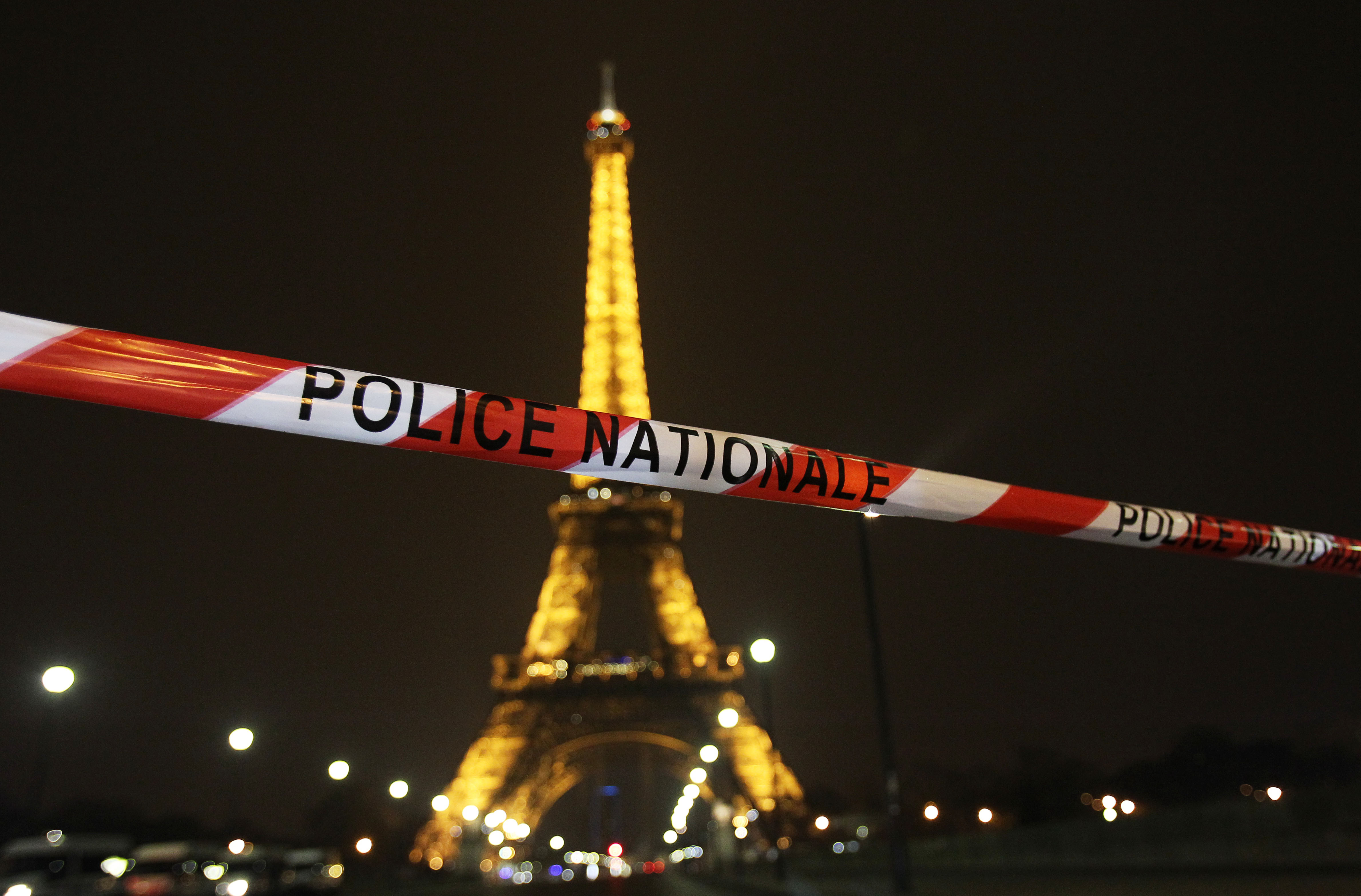 A police cordon is set near the Eiffel Tower in Paris. Photo: Xinhua