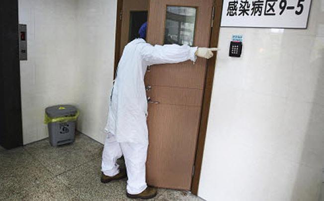 A doctor in a hospital where a patient with H7N9 bird flu strain is being treated in Hangzhou, China. In the US, doctors have started work on a vaccine. Photo: Reuters