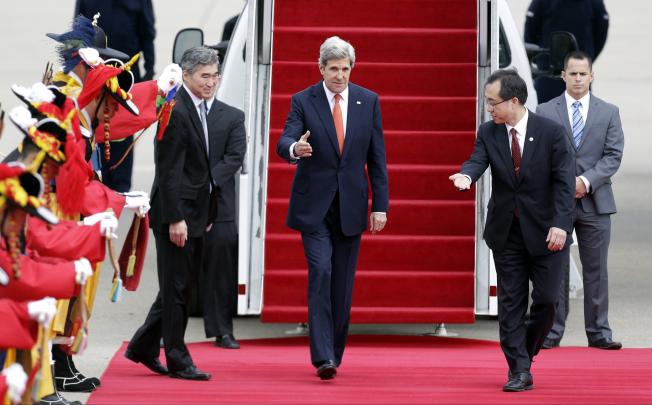 US Secretary of State John Kerry arrives at Seoul military airport in Seongnam, South Korea. Photo: AP