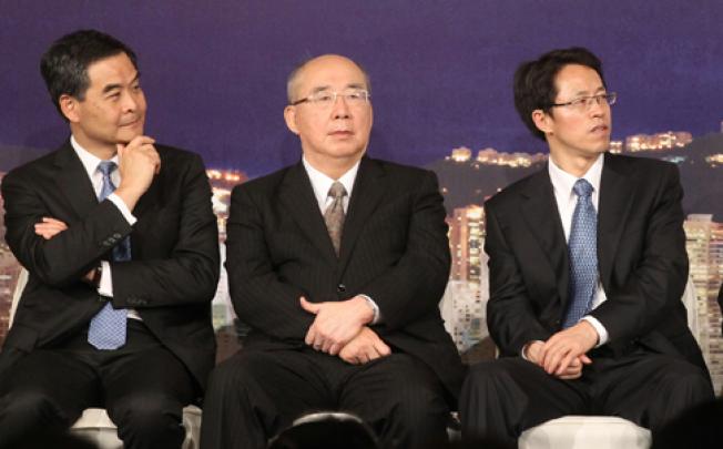(From left) Chief Executive Leung Chun-ying, Wu Po-hsiung of Taiwan and Zhang Xiaoming of the liaison office. Photo: Edward Wong