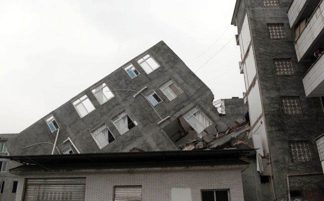 A damaged building two days after Sichuan earthquake. Photo: AFP