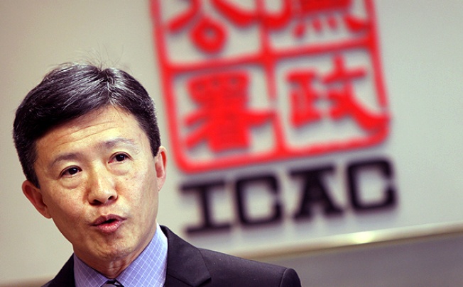 ICAC commissioner Simon Peh Yun-lu speaks to media at the ICAC headquarters in North Point. Photo: David Wong