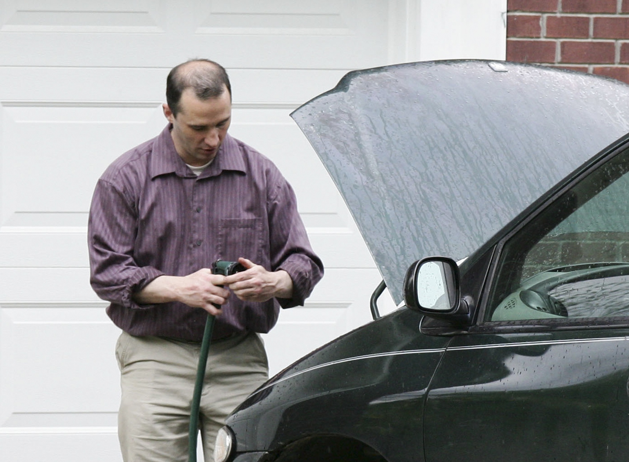 Everett Dutschke works on his mini-van in his driveway in Tupelo, Mississippi. Photo: Reuters