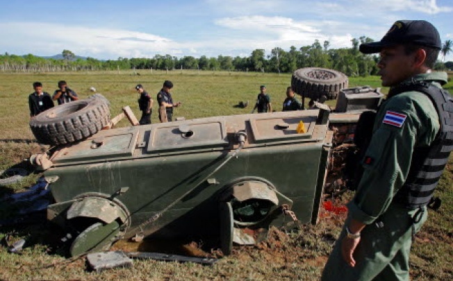 Thai security forces inspect a roadside bomb attack on an armored vehicle in Thailand's restive south. Thailand security chief has dismissed the southern rebels’ demands for self government. Photo: AFP