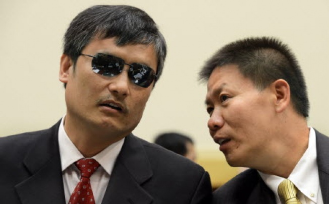 Chinese dissident and human rights activist Chen Guangcheng (L) speaks with Bob Fu (R), founder and president of ChinaAid Association. Photo: EPA