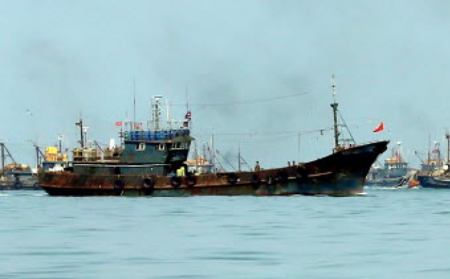 Chinese fishing boats. A Chinese fishing boat has been damaged in a reef in the Philippines. Photo: EPA
