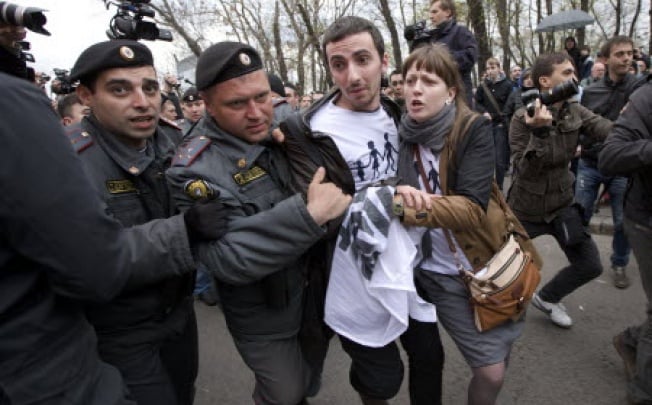 Russian police officers detain an unidentified man during a protest rally in Bolotnaya Square in Moscow, Russia, on Monday. Photo: AP 