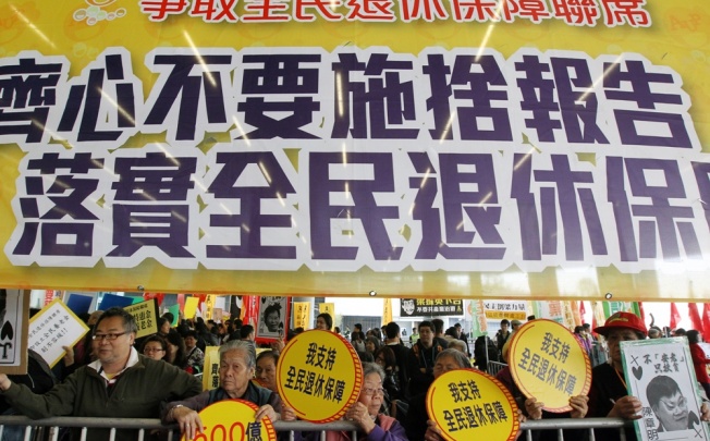 Protestors of The Alliance for Universal Pension petition outside Legislative Council in Tamar. Photo: K. Y. Cheng