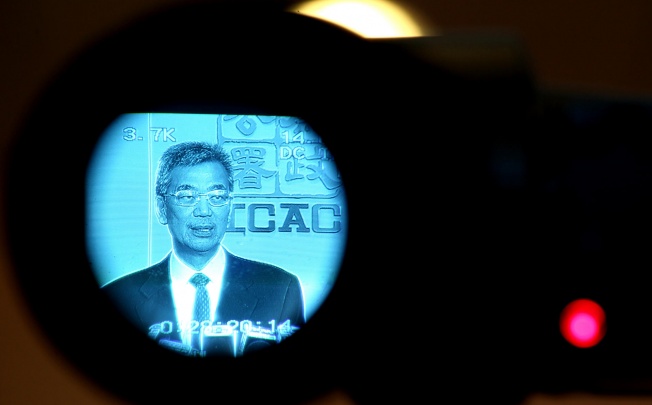 Timothy Tong meeting the media as ICAC chief. Photo: Dickson Lee