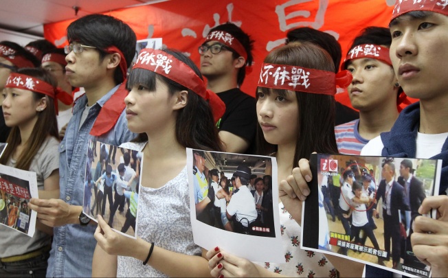 Federation of Students members want an explanation and apology from police. Photo: Edward Wong