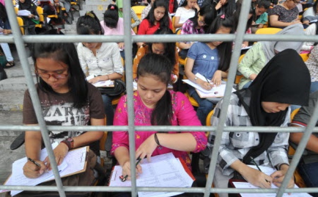 Indonesian high school students sitting exams in Jakarta. School exam cheating rampant in Indonesia. Photo: Xinhua.
