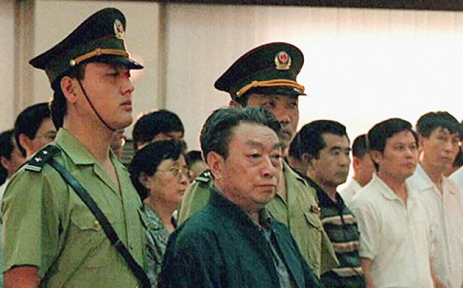 Former Beijing mayor Chen Xitong stands in Beijing's Municipal Higher People's Court in 1998 when he was sentenced to 16 years in jail for his part in a graft scandal. Photo: AP
