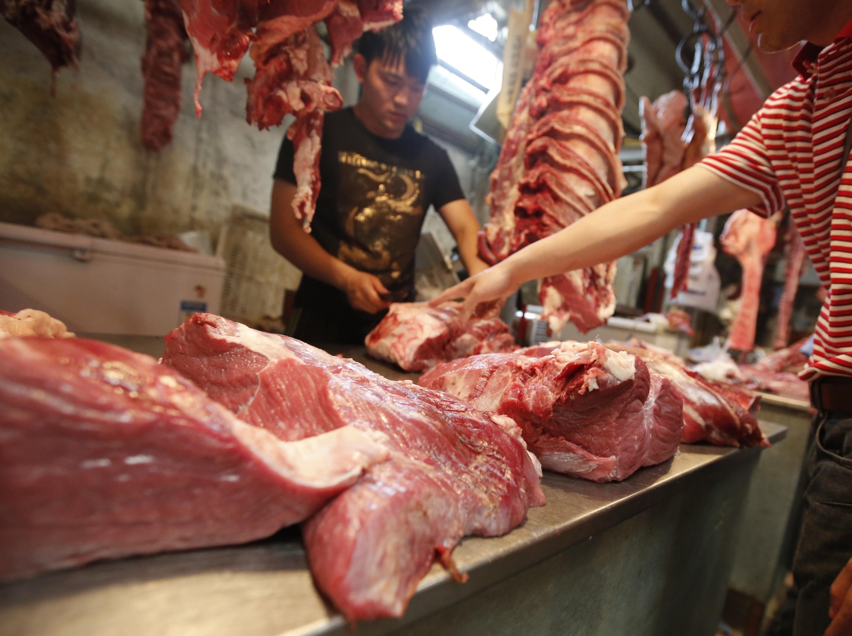 A customer chooses a cut of beef at a meat market in Beijing. Chinese consumers are now eating more beef. Photo: Reuters