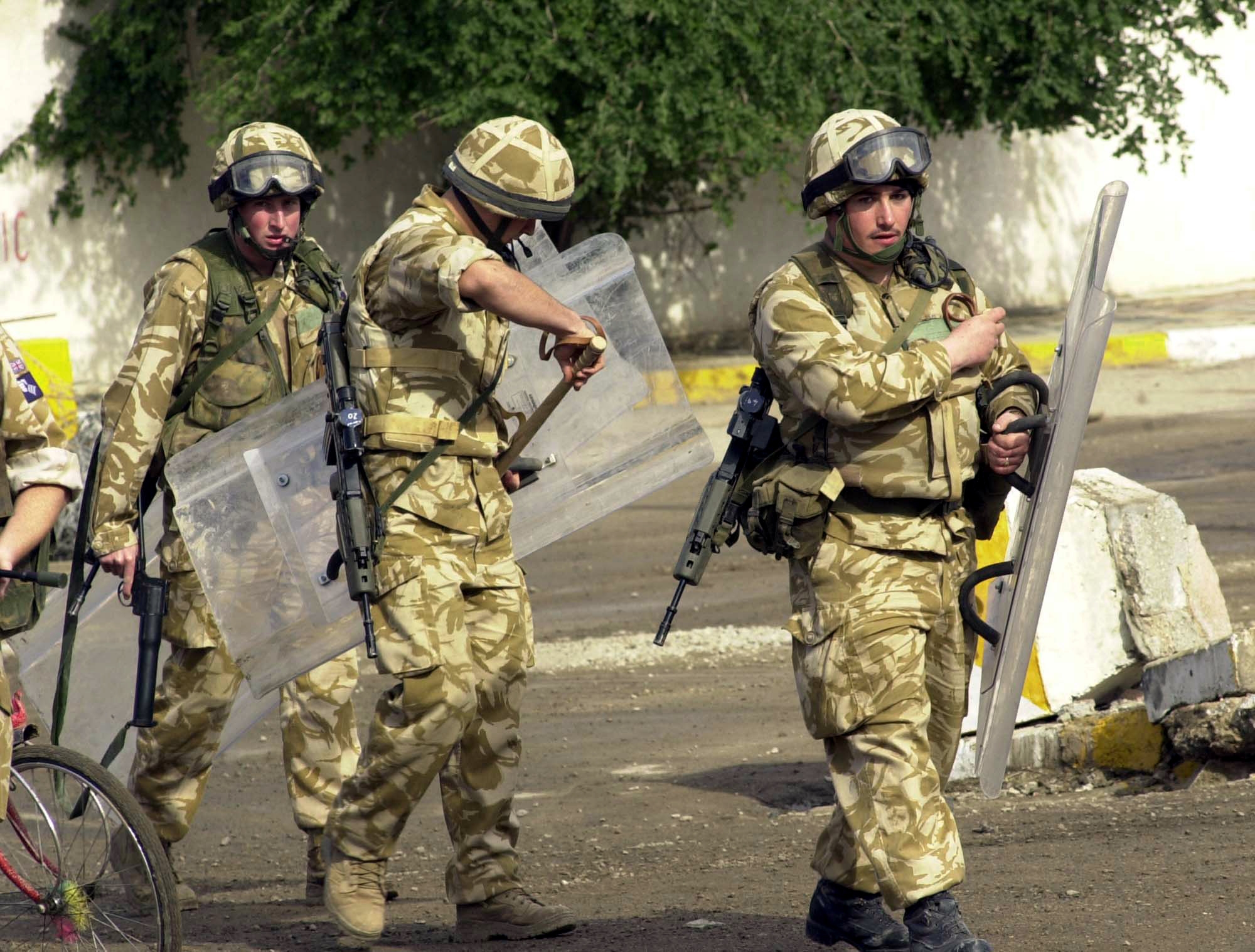 British troops in action in Iraq in 2004. Britain’s highest court says the families of several soldiers killed or injured in Iraq can sue the government for failing to protect them. Photo: AP