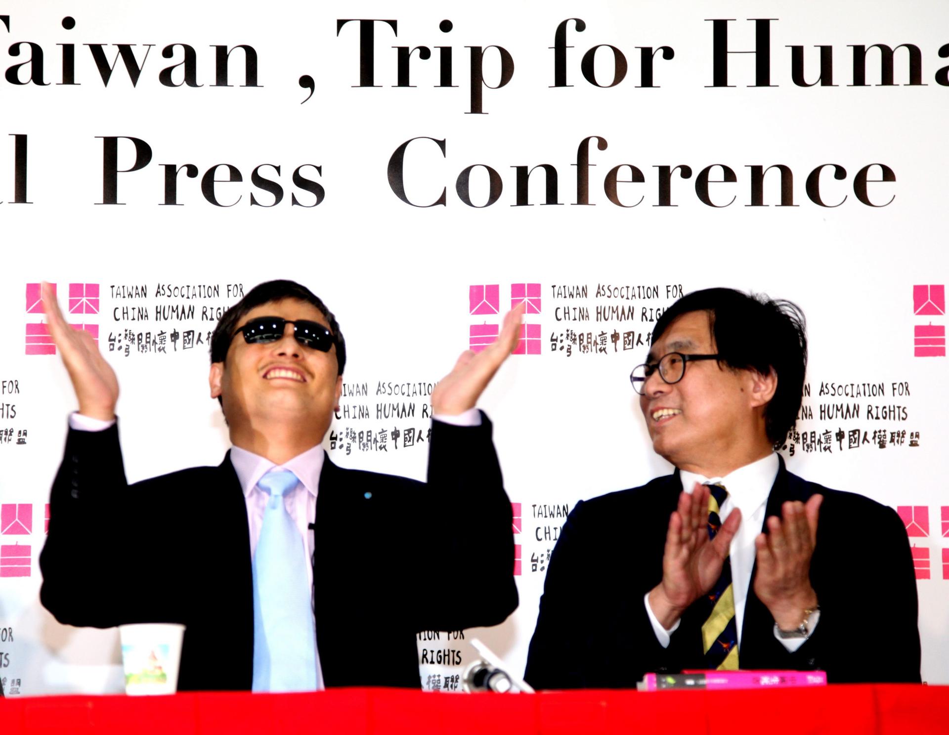 Chen Guangcheng (left) addresses a media conference in Taipei yesterday. Photo: EPA