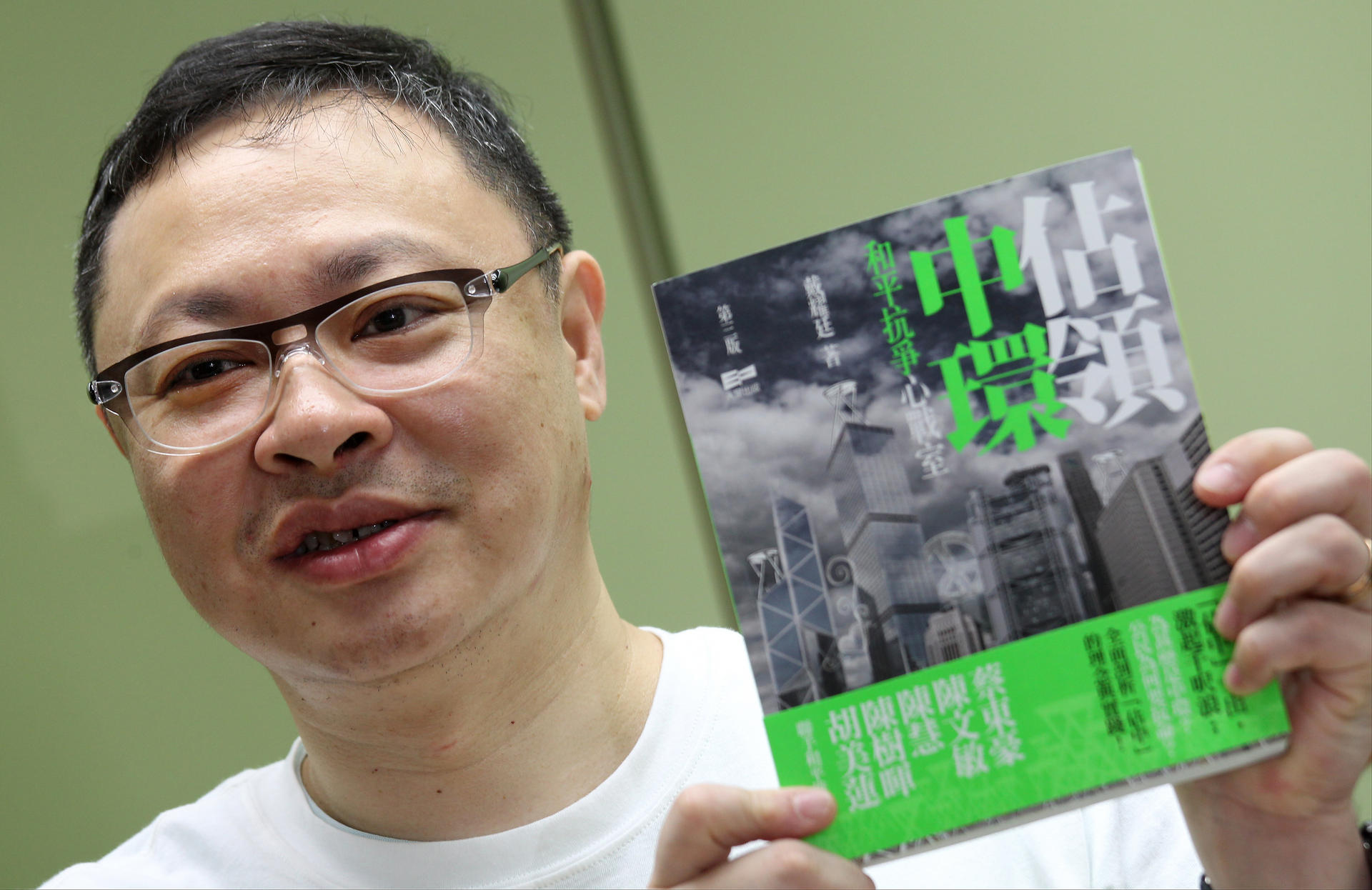 Benny Tai Yiu-ting with his book, which sold out on Monday. Photo: Dickson Lee