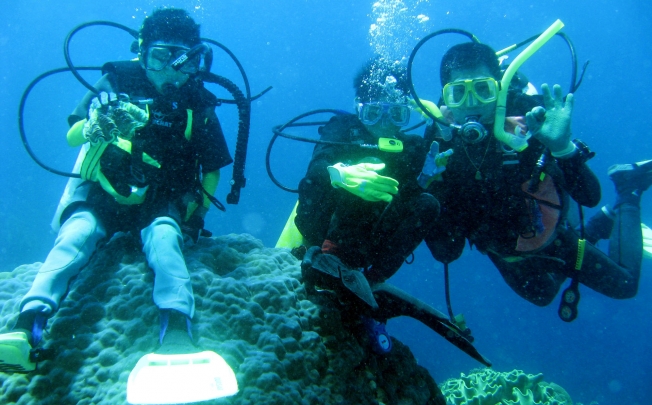 Tony Lit (right) bonds with his sons on one of many diving expeditions.