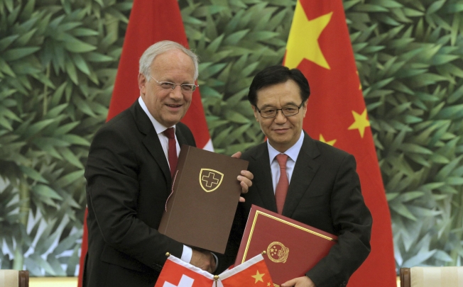Chinese Commerce Minister Gao Hucheng (right) and Swiss Economy Minister Johann Schneider-Ammann. Gao said China has agreed to negotiate a bilateral investment treaty with the United States. Photo: Reuters