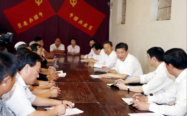 Xi Jinping (third from right) meets cadres and representatives of the public at Xibaipo. Photo: Xinhua