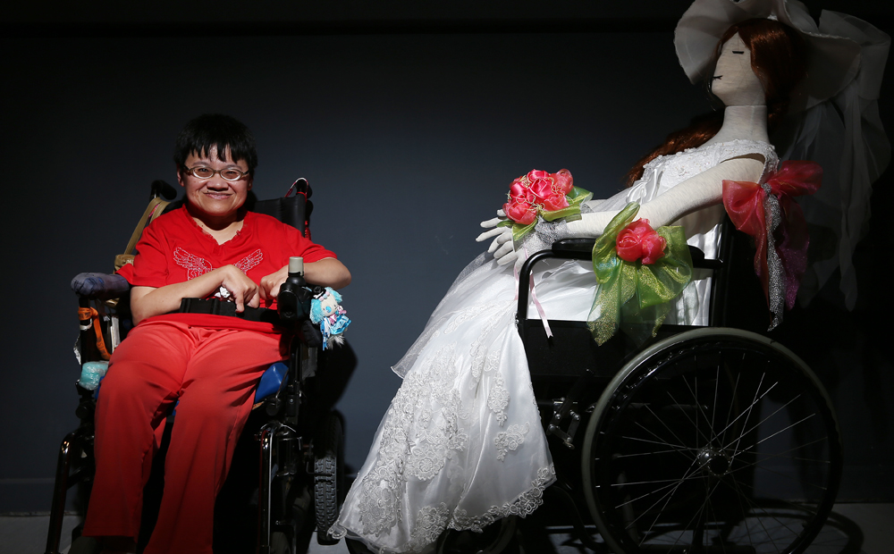 Leung Sau-ping came up with the design for this flat-backed wedding gown for a wheelchair-bound bride. Photo: Sam Tsang