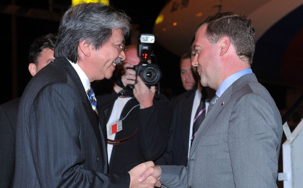 Dmitry Medvedev (right) meets Financial Secretary John Tsang in 2011. Photo: AP