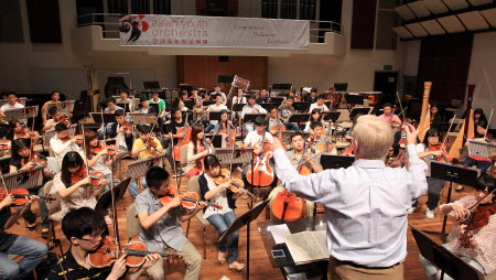 Richard Pontzious, artistic director and conductor of the Asian Youth Orchestra at a practice session. Photo: Jonathan Wong
