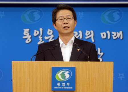 Ryoo Kihl-jae, South Korea's unification minister, said Seoul will extend a 'final offer' for talks of the suspended industrial complex in North Korea's border town of Kaesong. Photo: EPA 