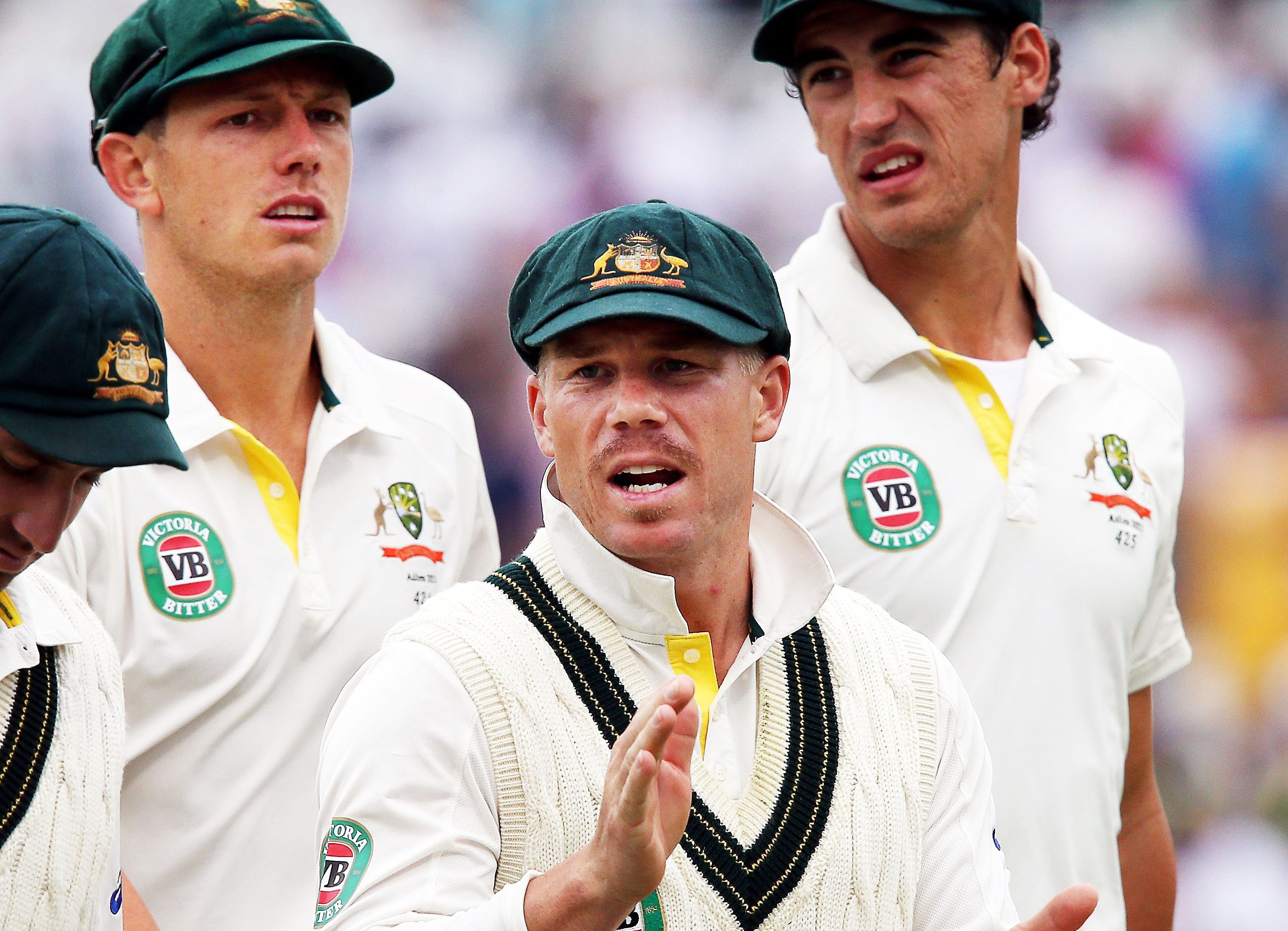 Australian cricketer David Warner (centre). Photo: Reuters
