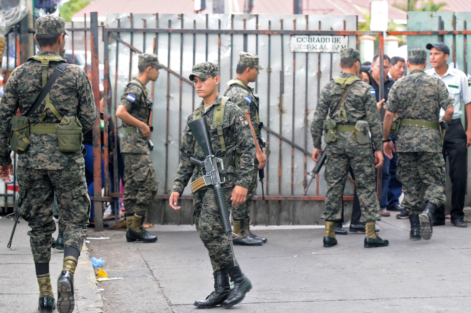 Soldiers on patrol in Tegucigalpa in Honduras. The authorities are battling rampant drug trafficking and a very high murder rate. Photo: AFP 