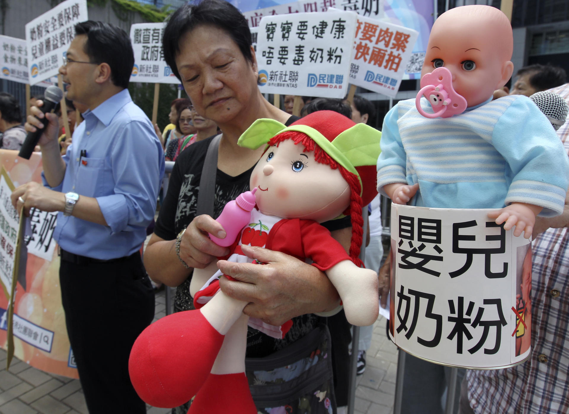 People protest over food safety concerns in baby formula at the central government offices in Admiralty yesterday. Photo: Dickson Lee